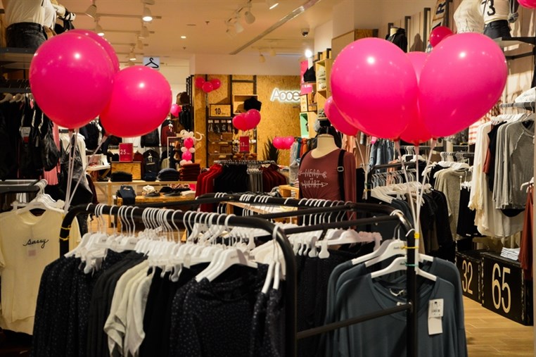 Shana Shop Opening